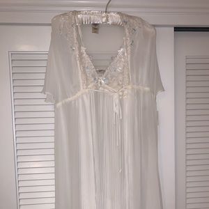 NEVER WORN - Nightie and Robe